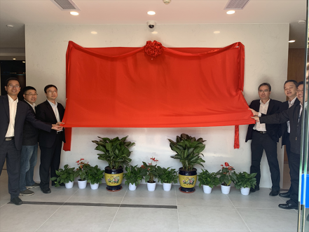 智能营业厅建设取得突破希望，，南网第一无人自助营业厅揭牌